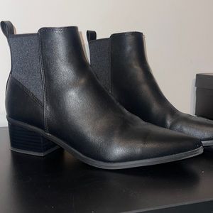 Black Pointed Tow Boots